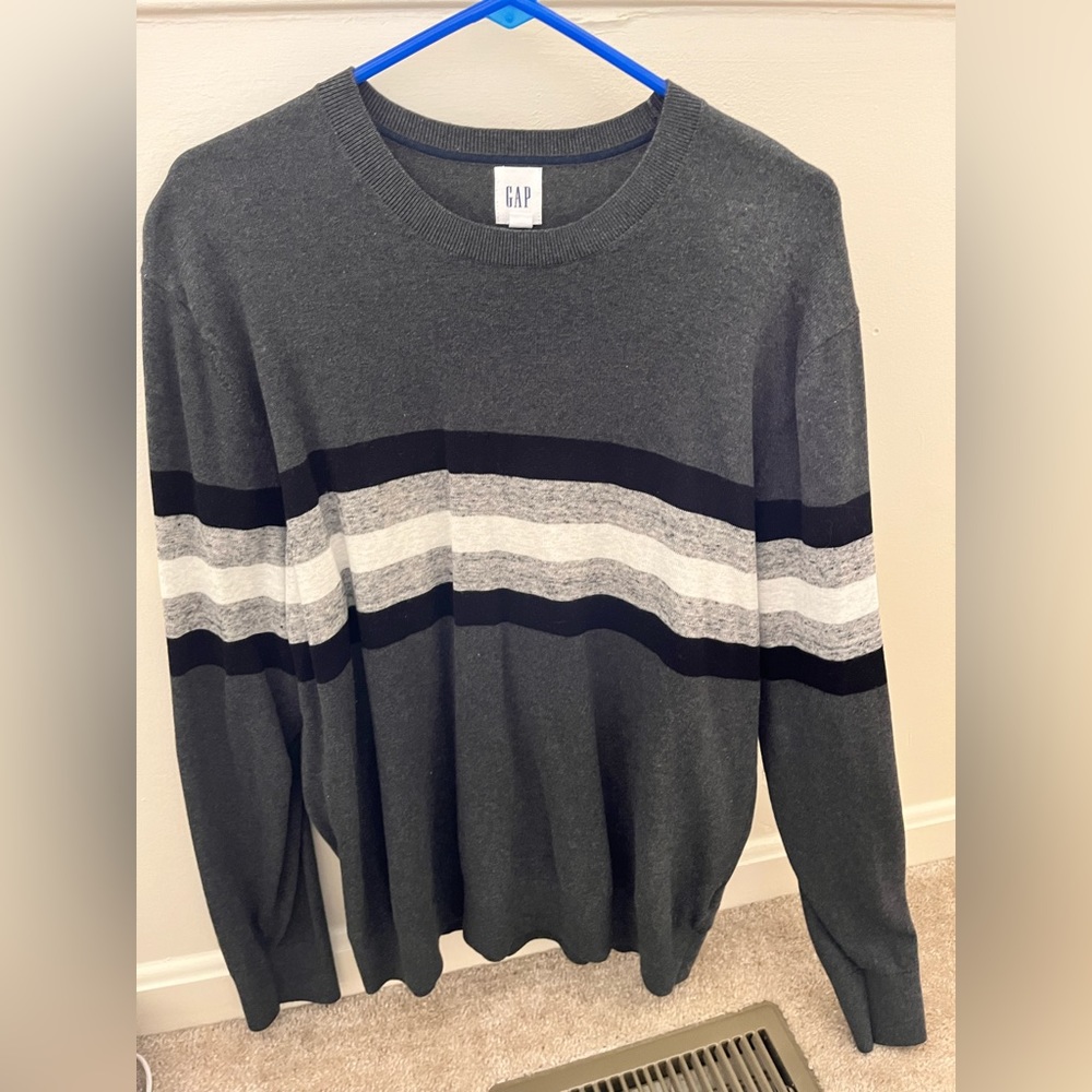 Men’s XL gap sweater